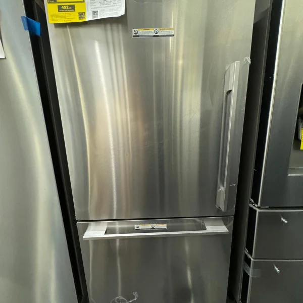 17.1 cu ft Series 5 Refrigerator Freezer<br><p style="font-size: 20px; color: #A9A9A9;">Model #RF170WDRUX5 N</p>
